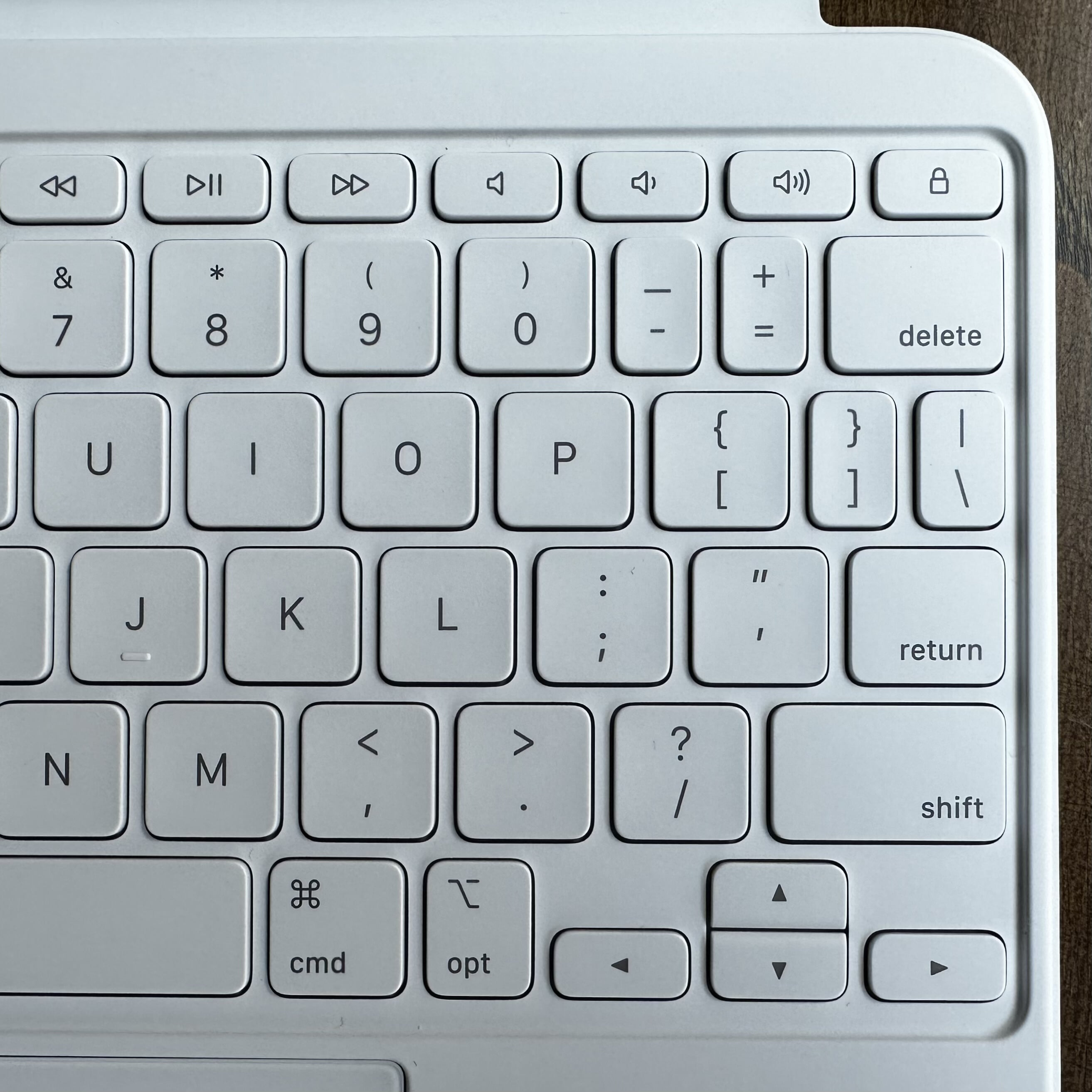 A close up of the right side of the Magic Keyboard Folio, centered on the bracket keys.